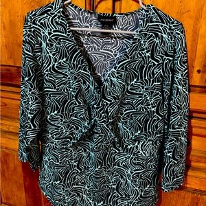 Light and comfortable blouse with black base and teal design.